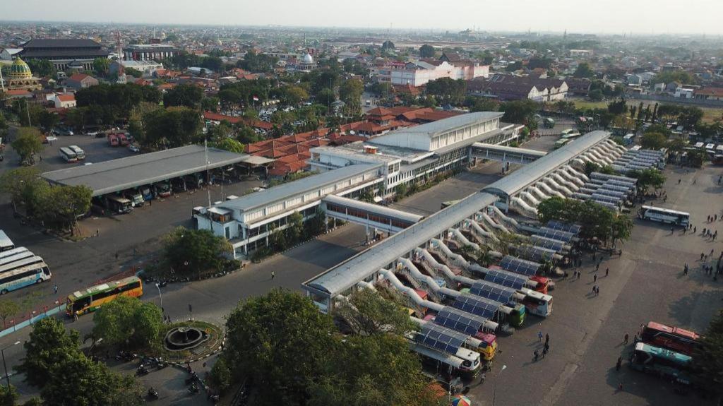 Hotel Istana Permata Juanda à Sawotratap Extérieur photo