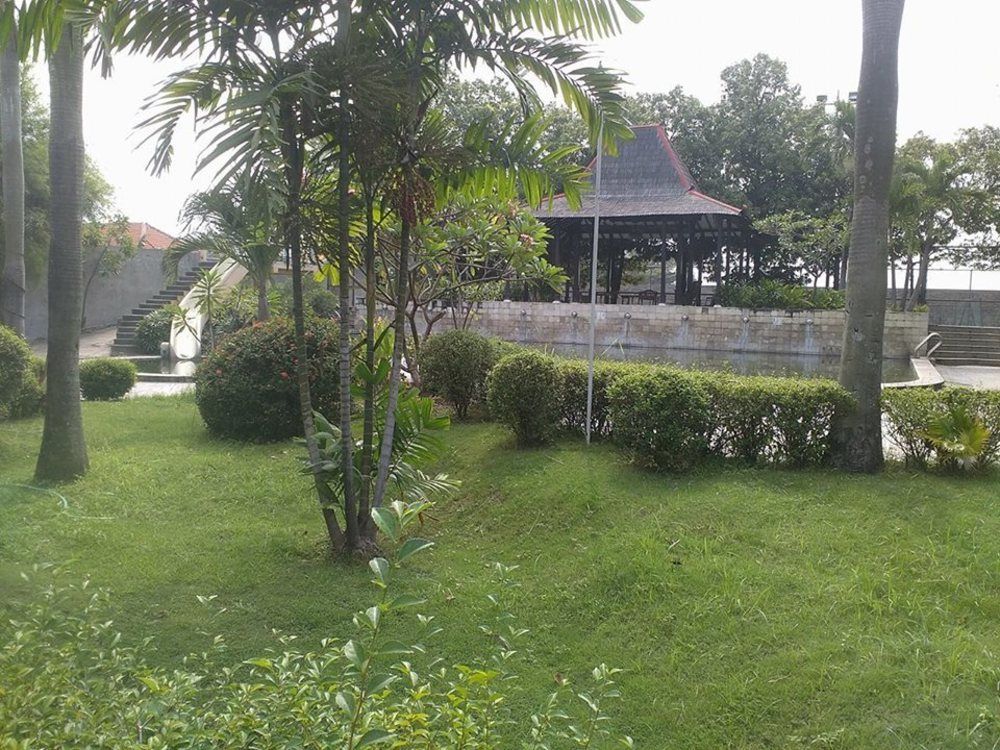 Hotel Istana Permata Juanda à Sawotratap Extérieur photo