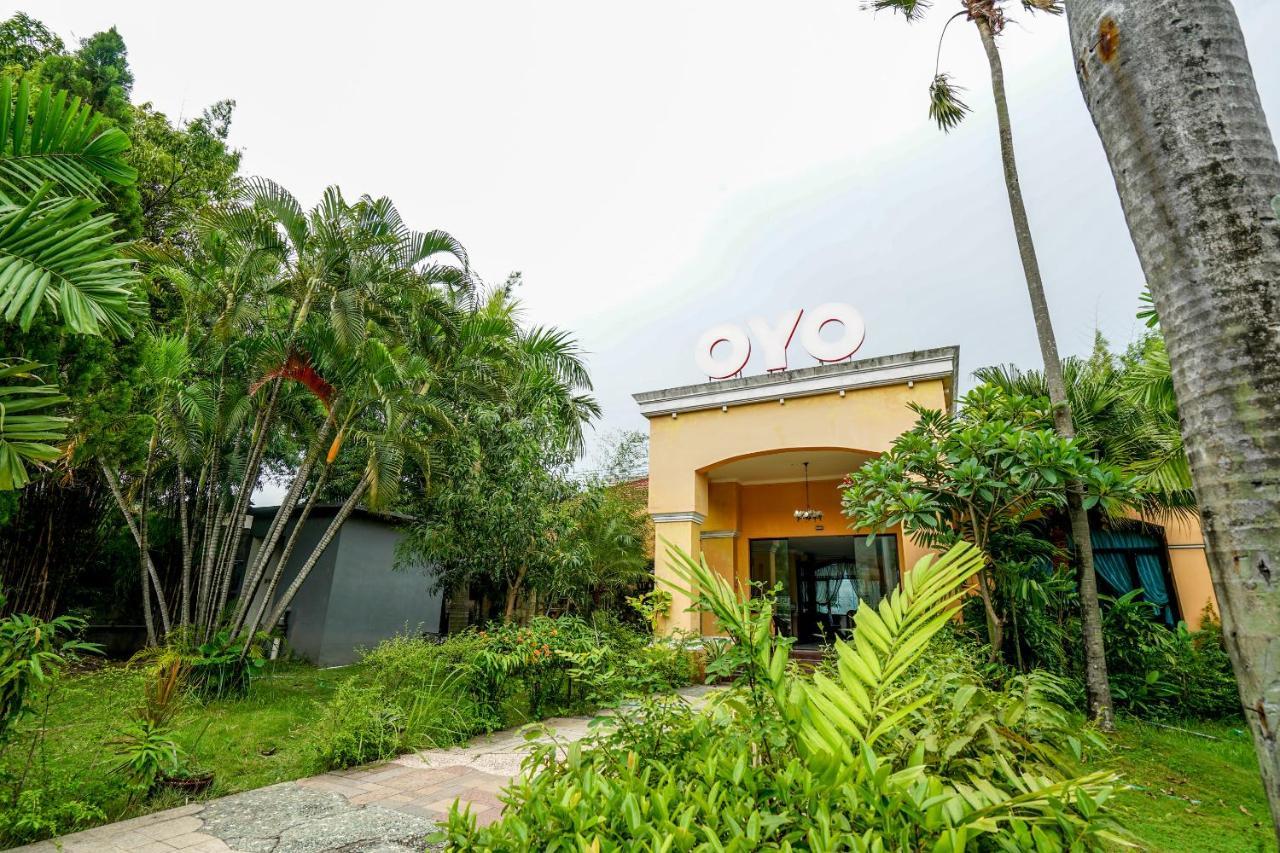Hotel Istana Permata Juanda à Sawotratap Extérieur photo