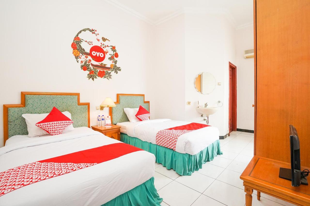 Hotel Istana Permata Juanda à Sawotratap Extérieur photo
