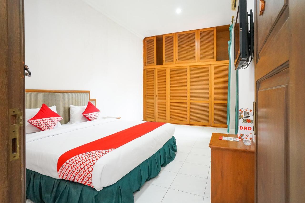 Hotel Istana Permata Juanda à Sawotratap Extérieur photo