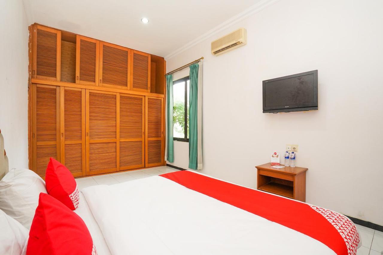 Hotel Istana Permata Juanda à Sawotratap Extérieur photo